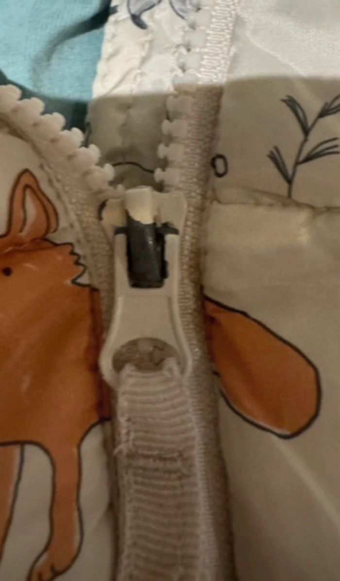 🌹Blouson à capuche à motifs taille 18 mois🌹 - photo numéro 3