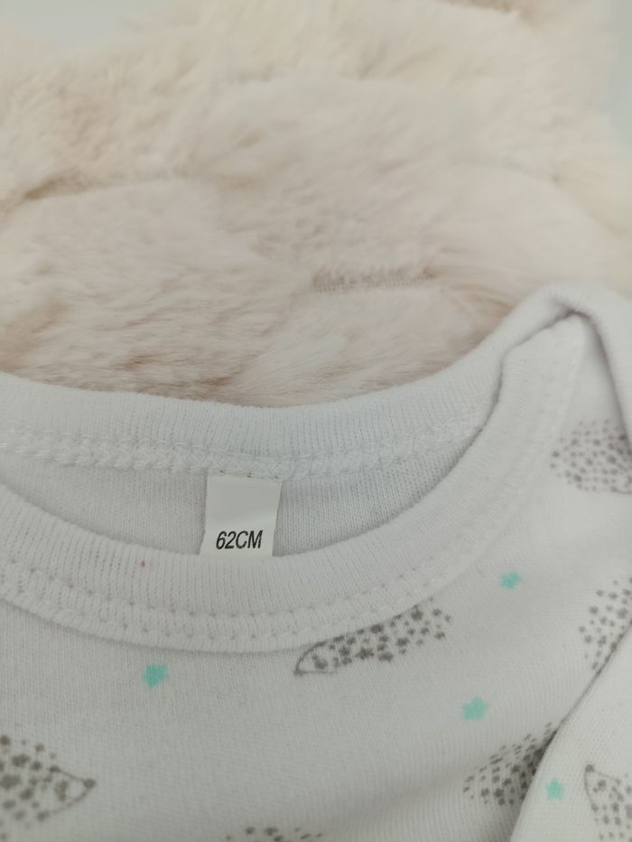 lot de 4 bodies 3 mois - photo numéro 4