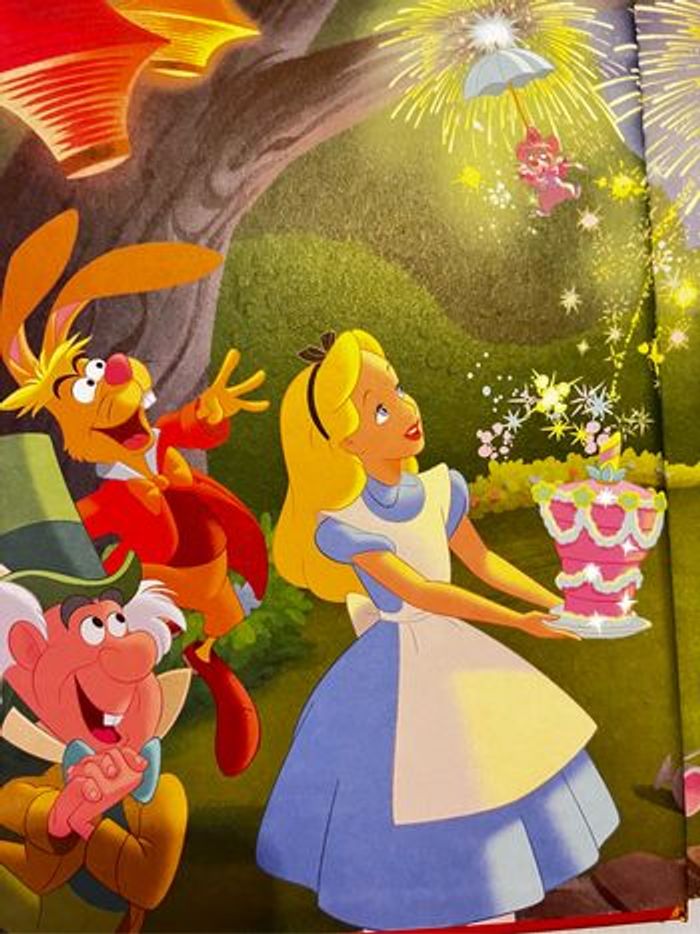 Livre collector Disney : Alice aux pays des merveilles , inclus la figurine - photo numéro 3