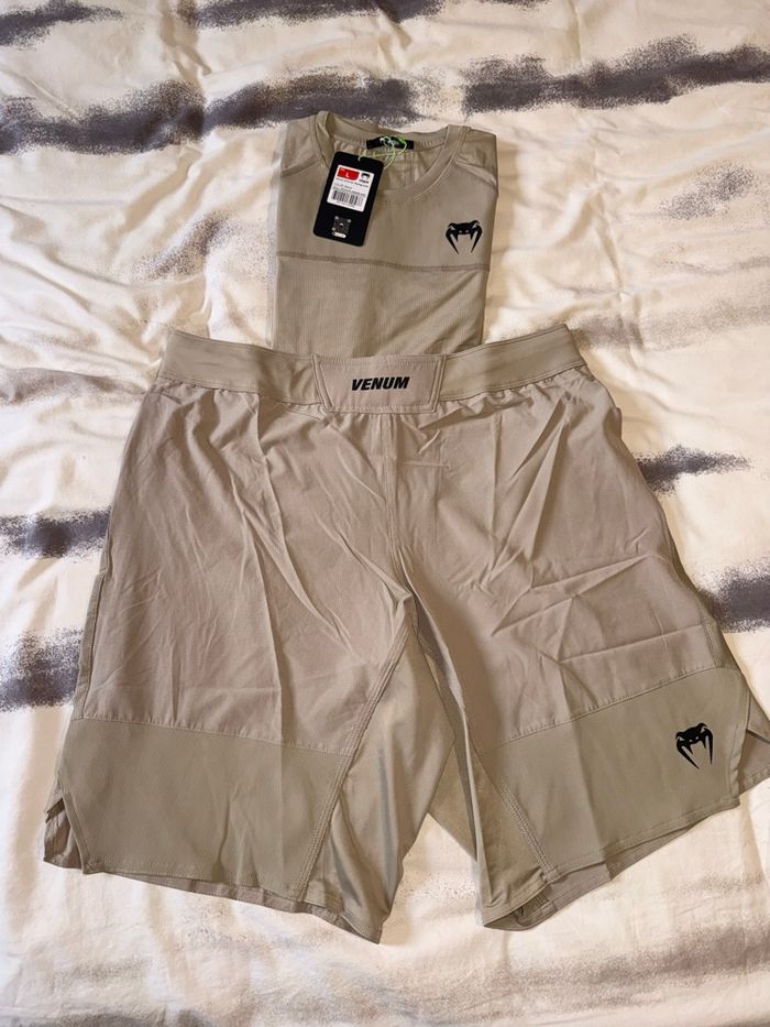 Ensemble Venum G-Fit Air L - Rashguard manches longues + Fightshort sable - Neuf