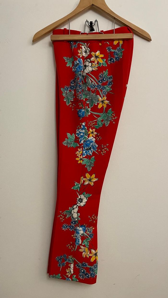 Pantalon rouge à fleurs Zara taille XS - photo numéro 2