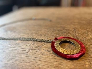 Sautoir avec pendentif atypique