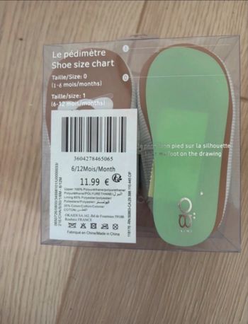 Vends paire de chaussures obaibi taille 6-12 mois neuf dans la boîte