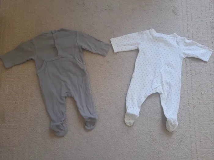 Lot de pyjamas - photo numéro 2