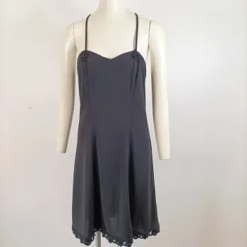 Robe noire fluide à fines bretelles - Décolleté cœur & dentelle fleurs taille M estimée A666