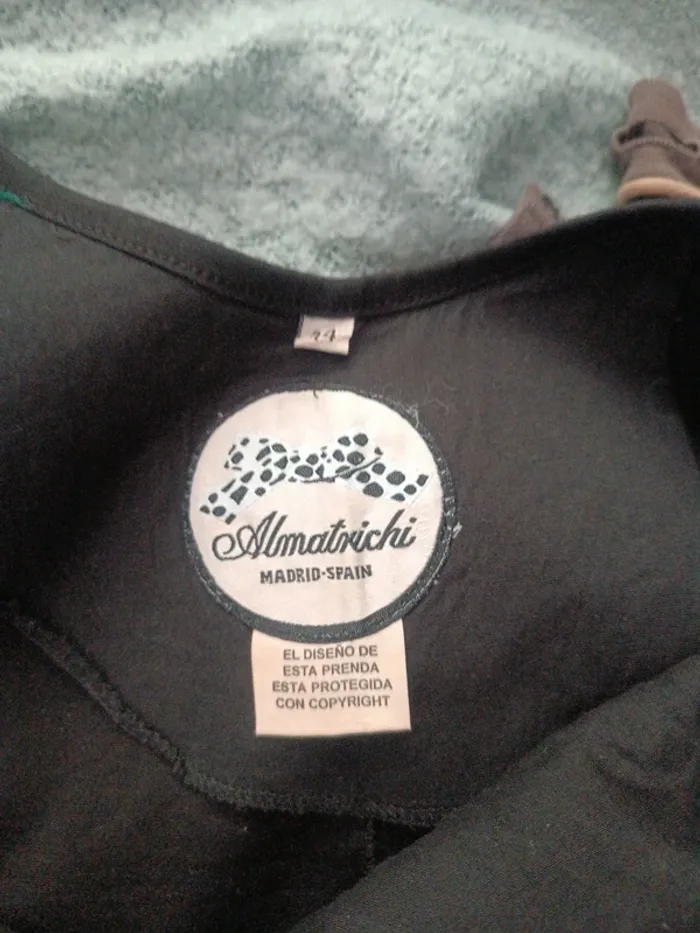 Haut original travaillé à la main - photo numéro 3