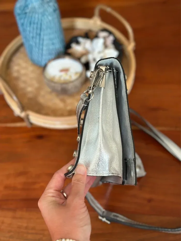 Sac bandoulière en cuir argenté Abaco - photo numéro 7