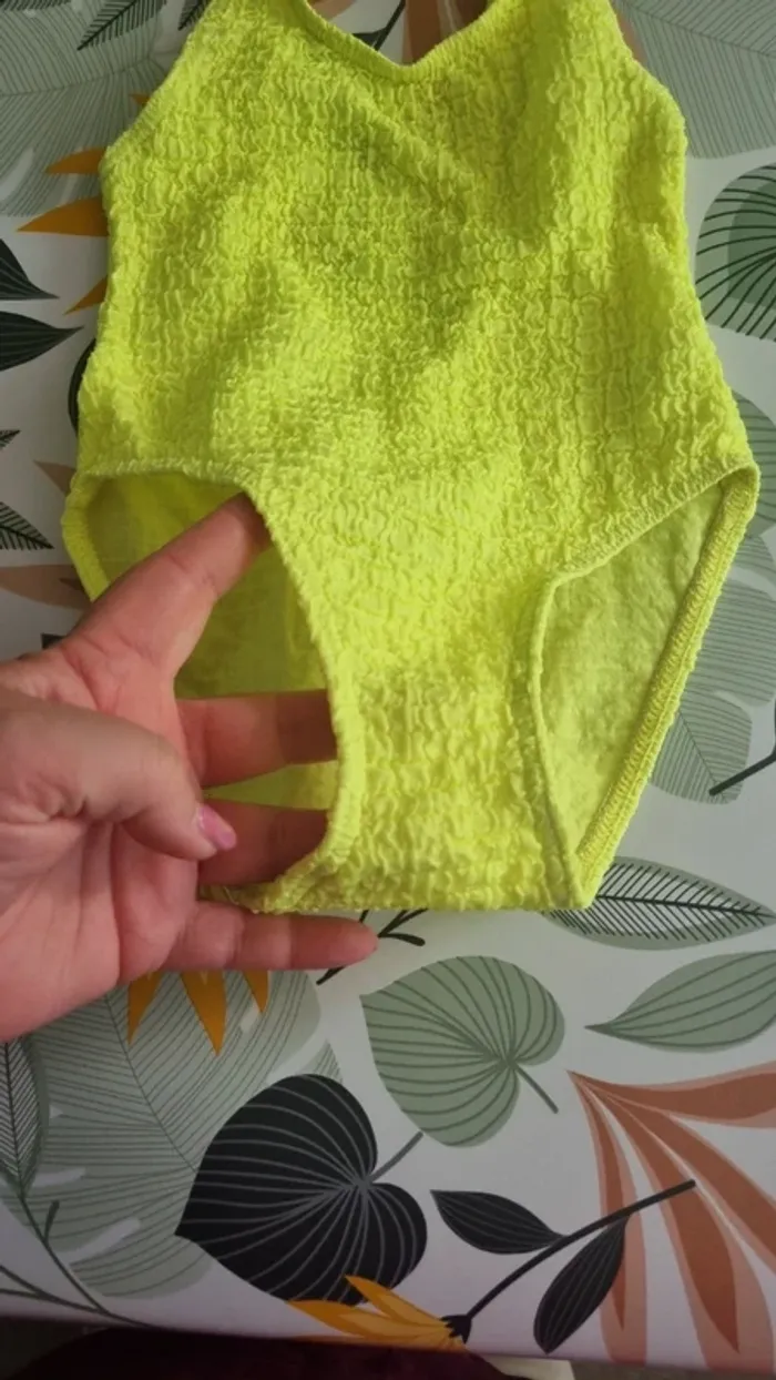 Maillot de bain 1 pièce fille taille 4 ans - photo numéro 4