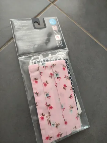 Lot de 3 masques enfants filles gap neuf dans leur emballage