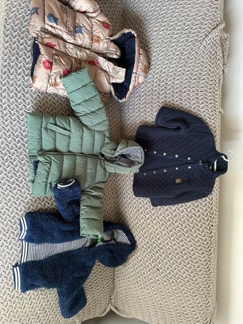 Lots 4 manteaux bébé 12 mois