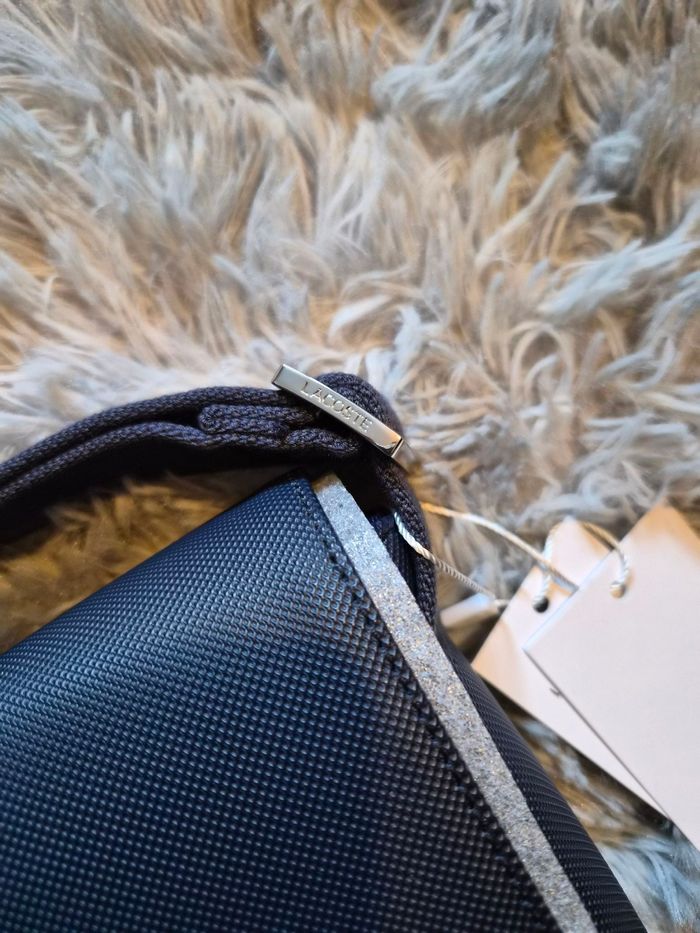 Sac bandoulière Lacoste – Bleu marine – Neuf avec étiquette - photo numéro 6