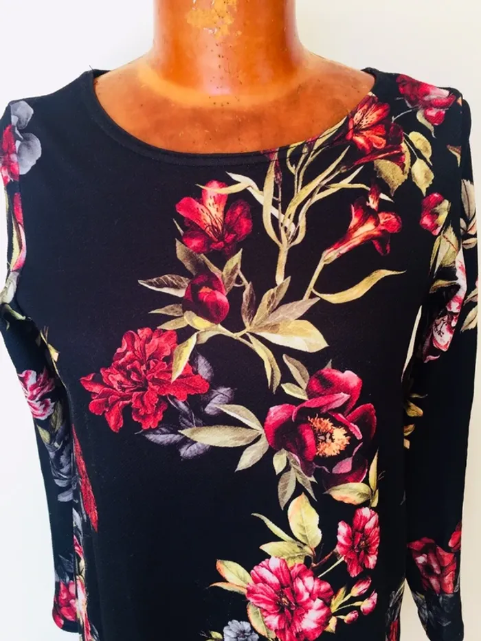 Robe noire à larges fleurs - photo numéro 3