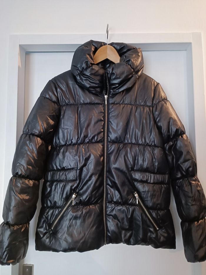 Doudoune noire légèrement oversize