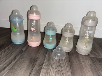 Lot de biberons + tétines 0-1-2-3