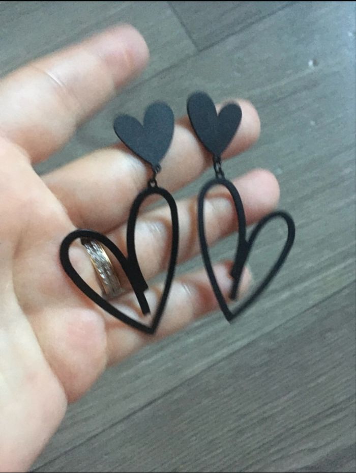 Boucles d’oreilles pendantes NEUVES pour femme, en forme de cœurs 🖤 couleur noir