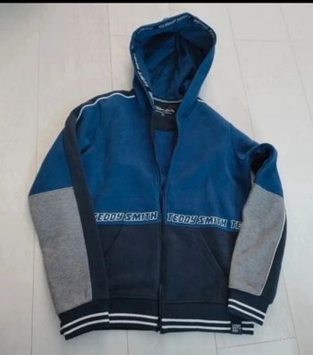 Sweat zippé à capuche