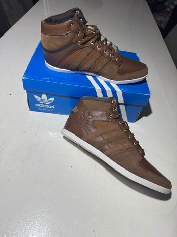 Adidas marrons T42,5 neuves