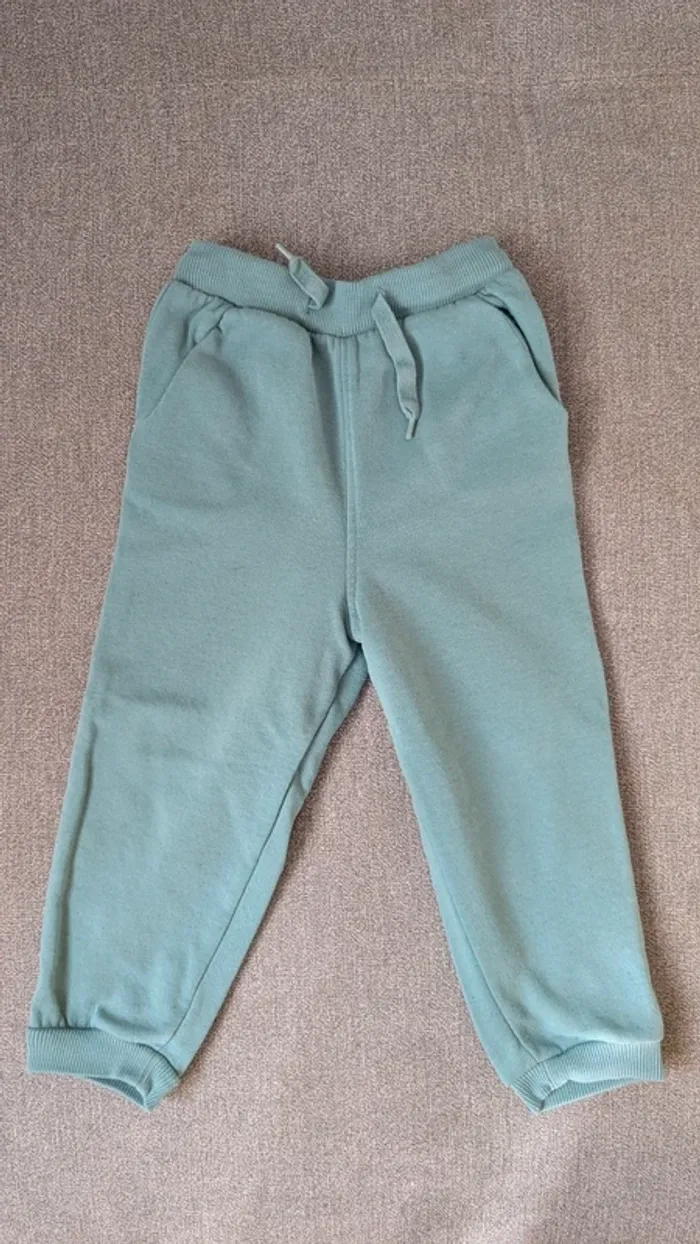Lot 1 pantalon de jogging et 1 short en jean | 36 mois - photo numéro 2