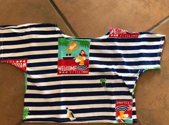Tee  shirt mixte  (18mois) en parfait  état