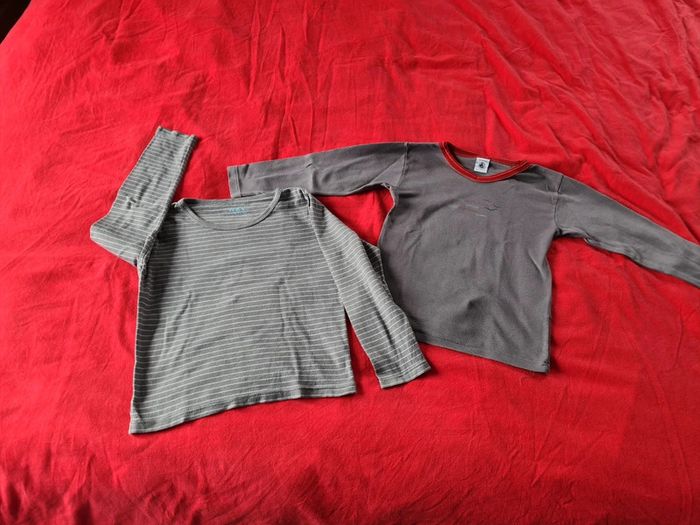 Lot 2 t-shirt manches longues 6 ans