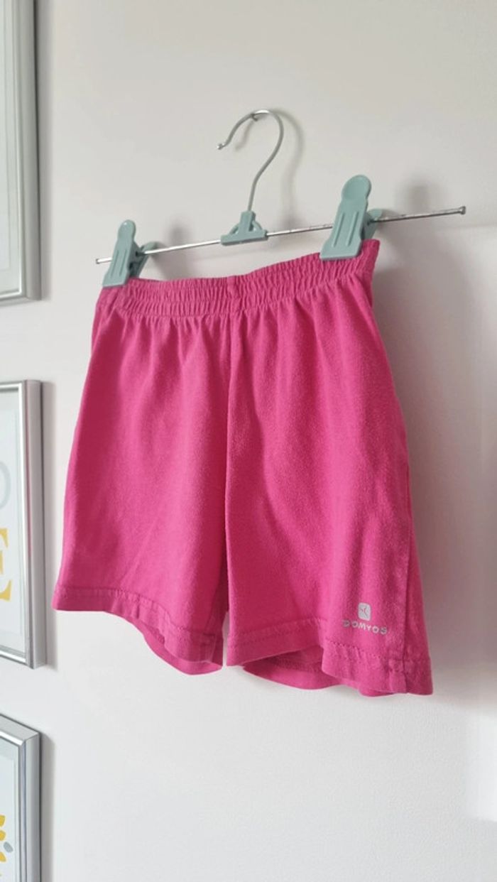 Domyos short fushia taille 4ans