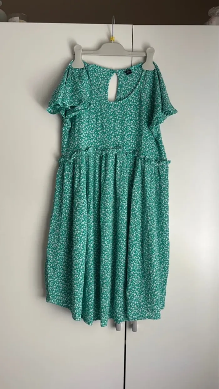 Robe d’été verte et blanche fille Kiabi taille 12 ans