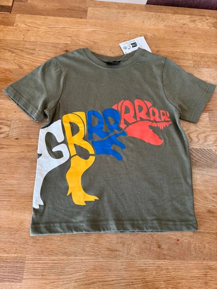 Tee shirt dinosaure