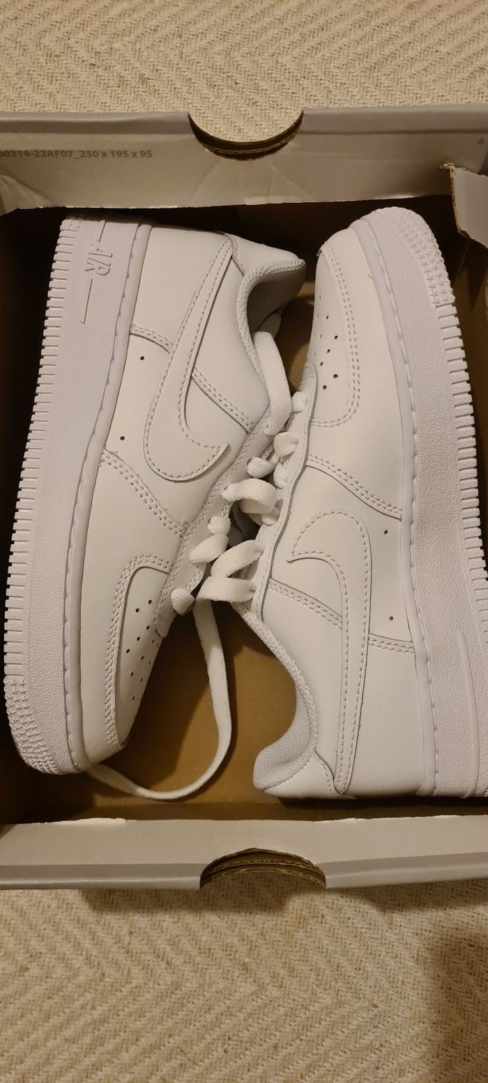 Je met en vente Chaussure air force 1 LE blanche