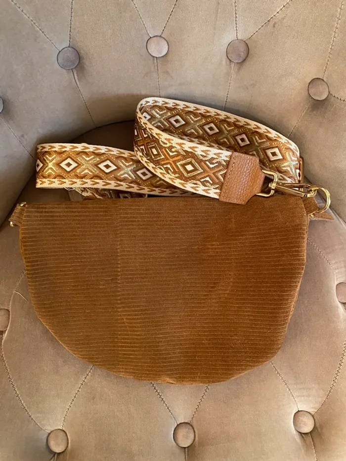 Grande banane The Genuine Leather avec 2 hanses différentes - photo numéro 3