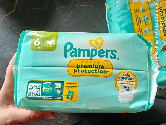 Deux petits paquets Pampers premium protection t.6 - photo numéro 5