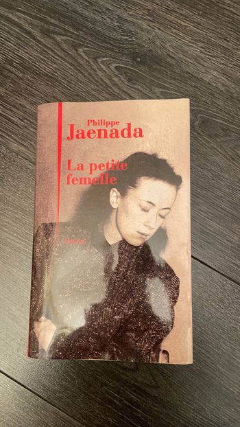 Livre la petite femelle