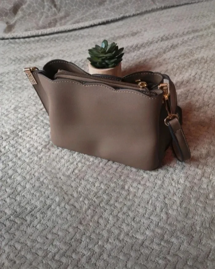 Sac en simili cuir taupe - photo numéro 2
