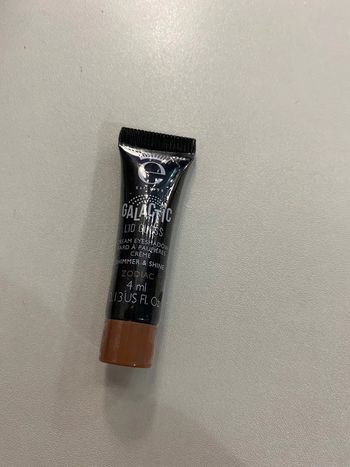Fard à paupières crème couleur bronze
