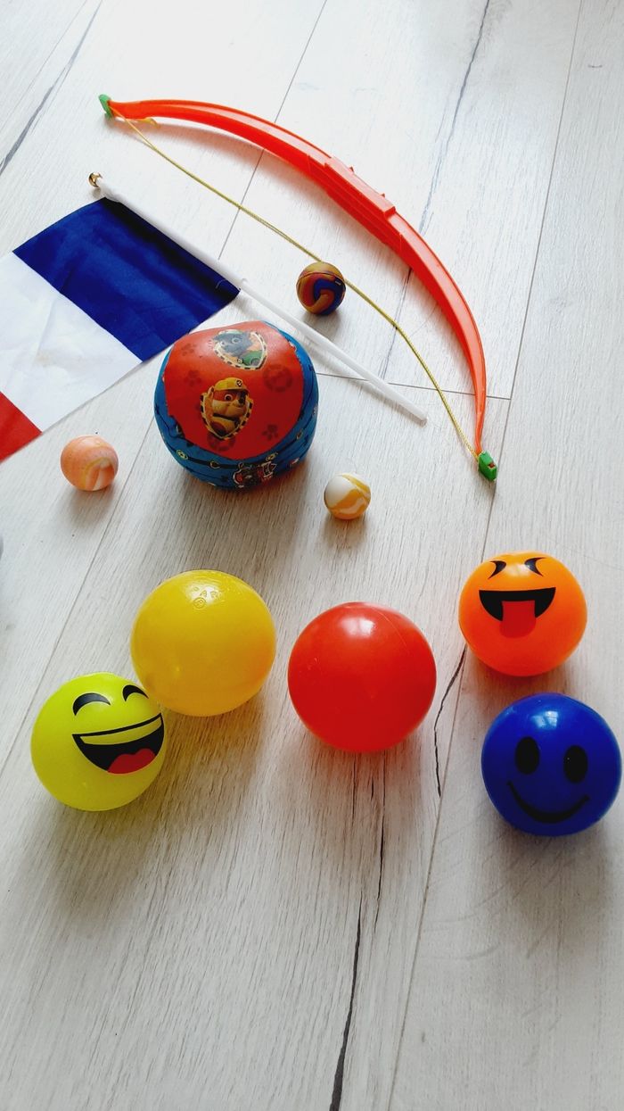 Lot de 12 jouets divers balles boules - photo numéro 3