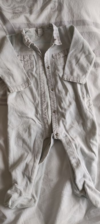 Pyjama 12 mois.