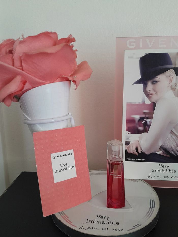 Parfum Givenchy avec Présentoir - photo numéro 4