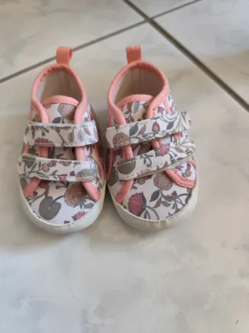 Chaussures fleuries à scratch