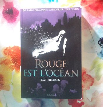 ROUGE EST L'OCEAN de Cat HELLISEN Ed. La Martinière
