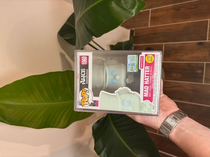 Figurine Pop! Mad Hatter (Glow) with Pop! Protector n°1060- Alice au Pays des Merveilles