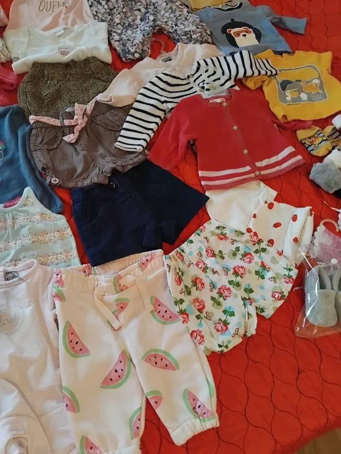Caisses de vêtements fille 1mois - photo numéro 5