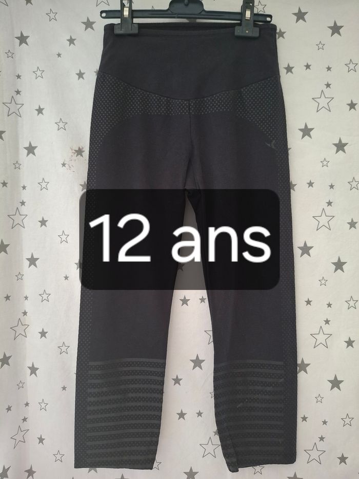 Pantalon sport taille élastique 12 ans Décathlon 
Très bon état ni trous ni tache