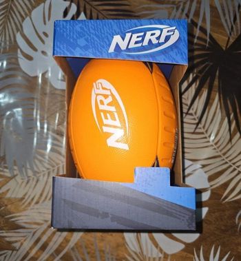 Ballon football américain en mousse Nerf 