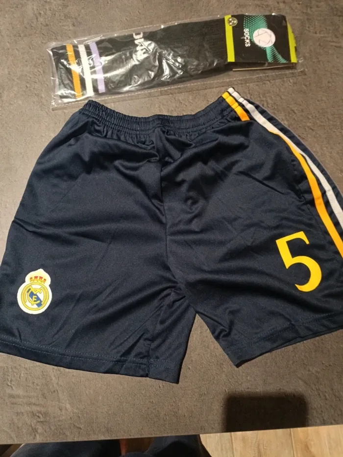 Tenue foot Real Madrid Jude Bellingham bleu. T.24 - photo numéro 3