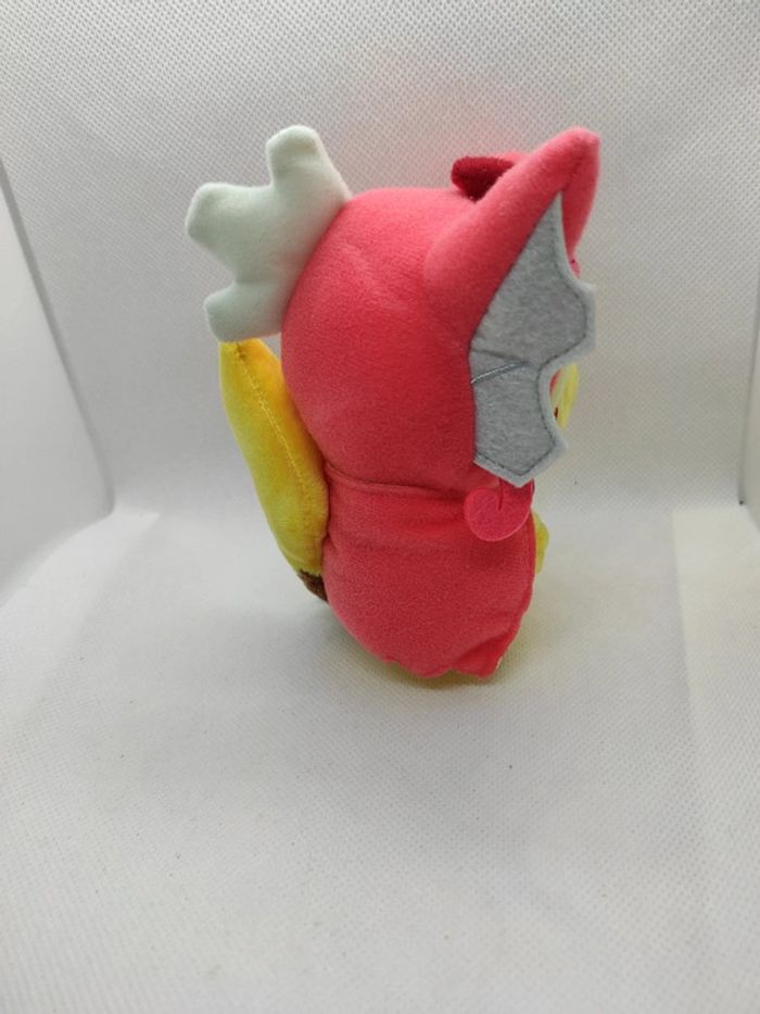 Plush pokémon édition limitée Pikachu red gyarados shiny poncho 2015 - photo numéro 2