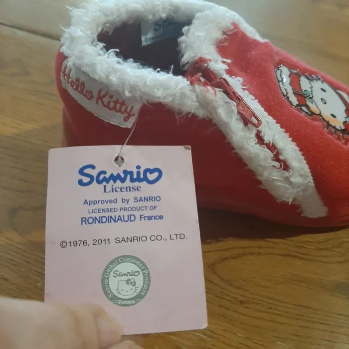 Chaussons Hello Kitty pointure 26 - photo numéro 7