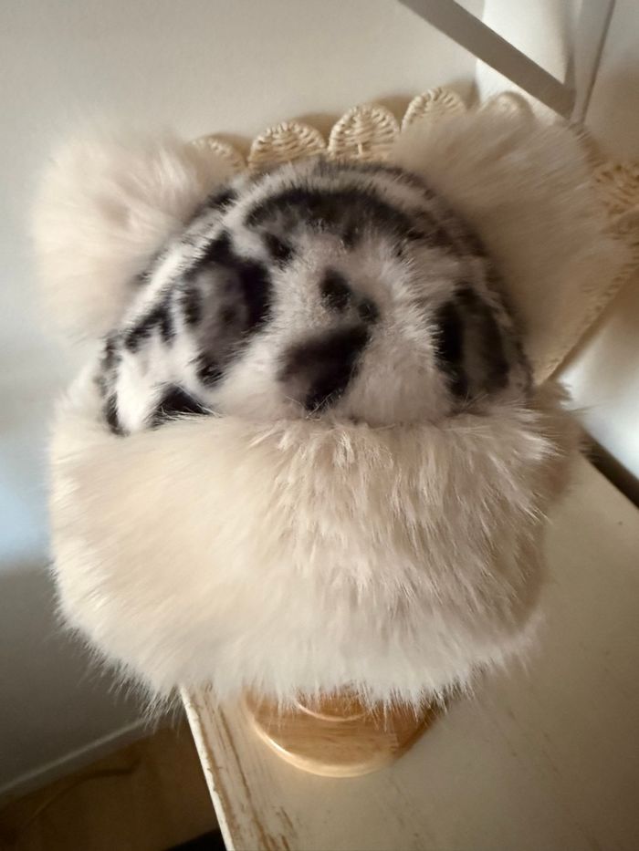 Chapeau imitation fourrure blanc & gris motif léopard – Neuf ❄️🐾 - photo numéro 2