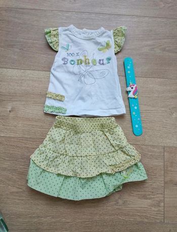 Ensemble jupe t-shirt manches courtes 3 mois
Très bon état