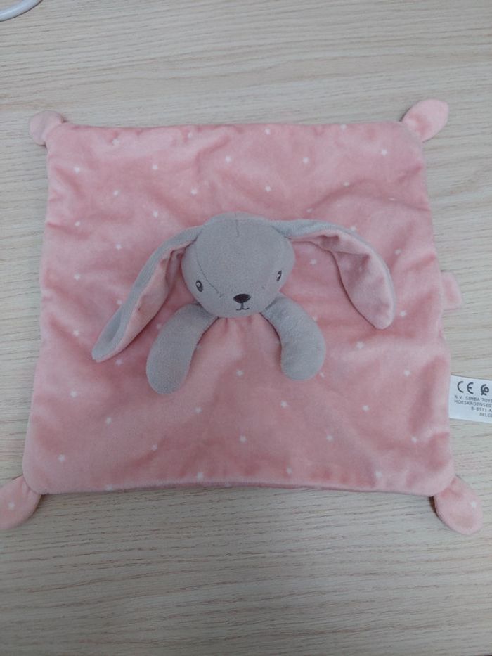 #12 - Simba toys - doudou carré rose étoiles lapin