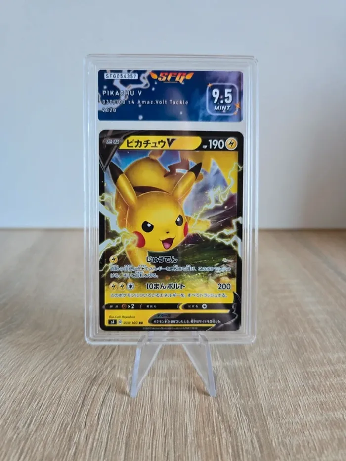 Carte gradée SFG Pikachu V 9.5