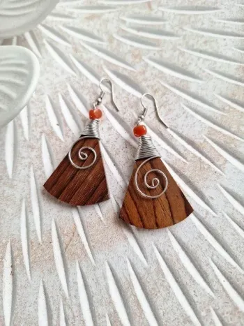 Boucle d'oreille en bois